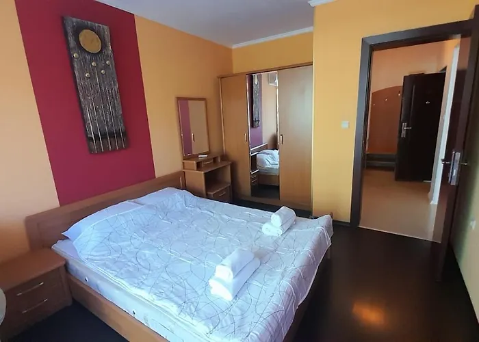 2 Gallery With Poolview Apartment *