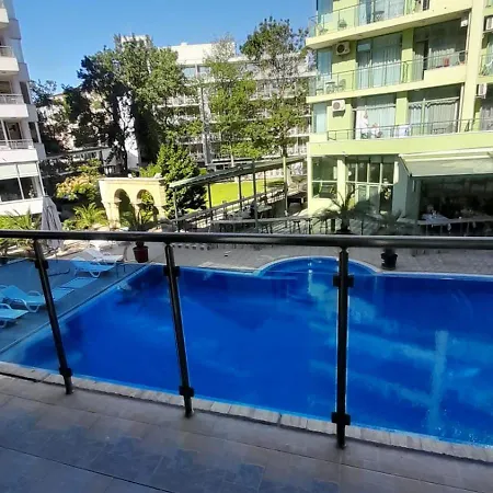 2 Gallery With Poolview Apartament