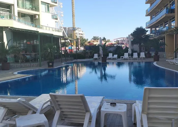 2 Gallery With Poolview Апартаменты *